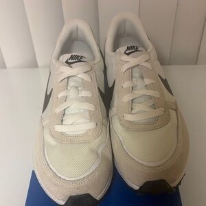 Nike waffle navy debut size 8.5M brand new in adidas replacement box